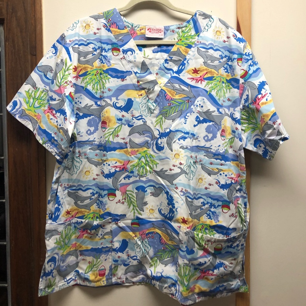 XL Aquatic themed scrub top
